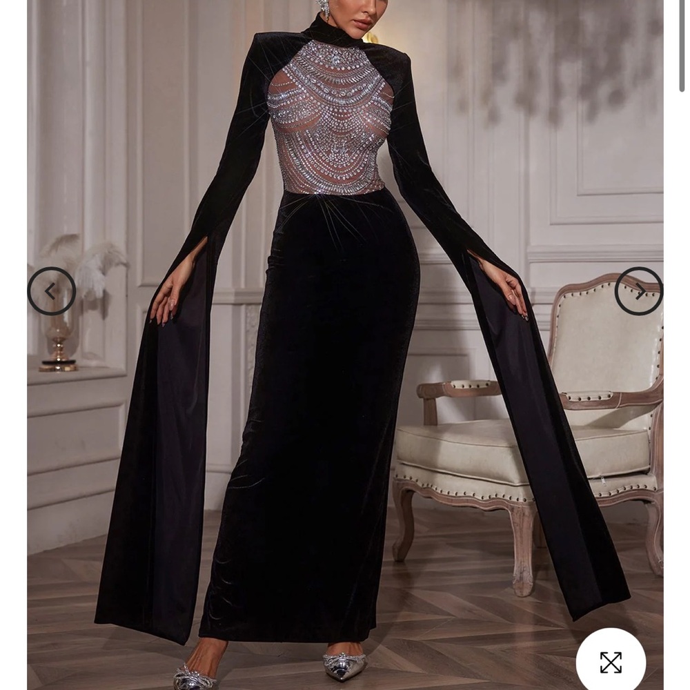 Mew Mew’s Elegant Black and rhinestones Evening Gown